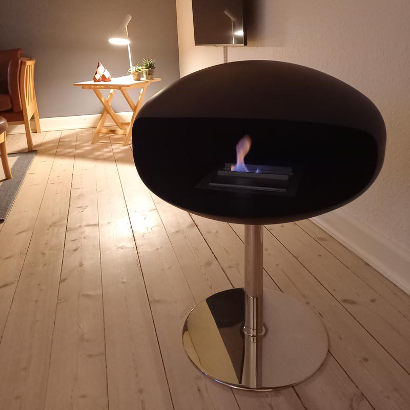 Cocoon Pedestal teräspohjalla - musta