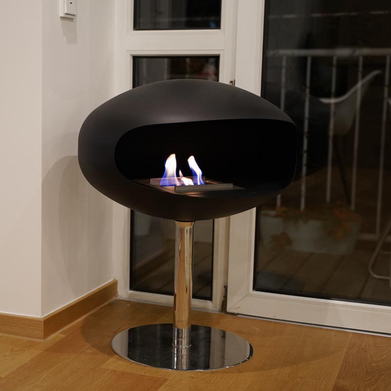 Cocoon Pedestal teräspohjalla - musta
